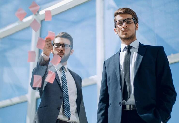 Отличия начальника и лидера